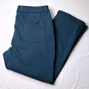 LLBean Classic Fit Jeans Womens Size 12P High Rise Straight Leg Blue Stretch